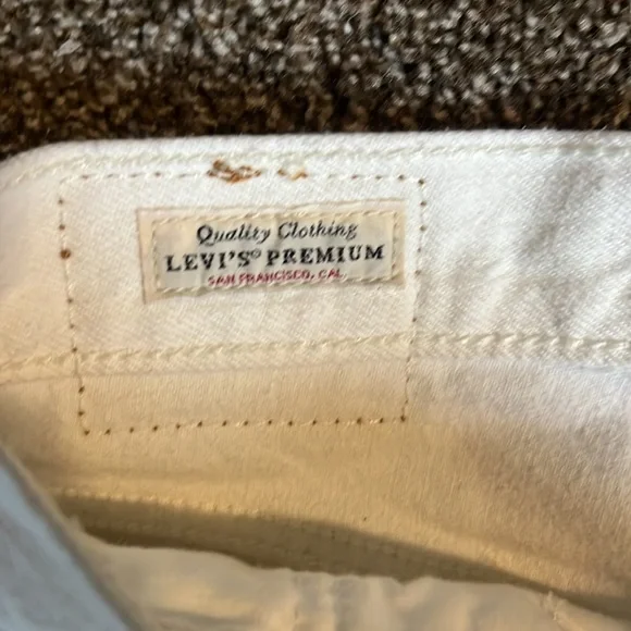 Levi’s Premium white denim mini skirt - Picture 2 of 5
